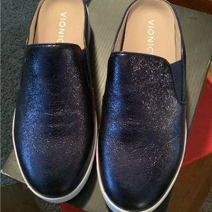Women Black Vionic slip-on shoes NEW.